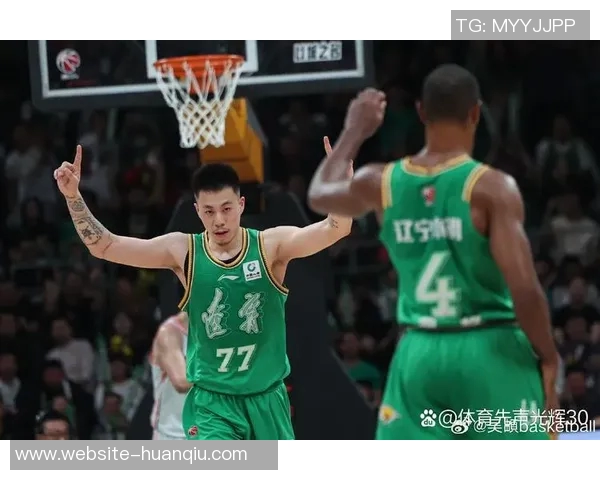 费尔斯半场表现惊艳6投5中三分球完美3中3贡献13分外加4篮板1助攻4抢断