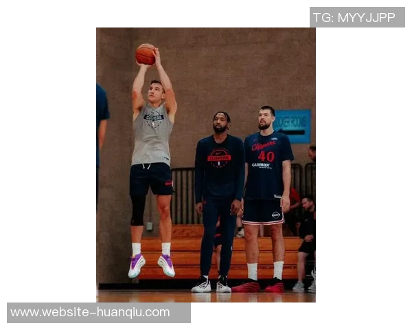 快船与灰熊首发阵容揭晓莱昂纳德哈登领衔对决邓恩科林斯与祖巴茨争锋 快船与灰熊首发阵容揭晓莱昂纳德哈登领衔对决邓恩科林斯与祖巴茨争锋