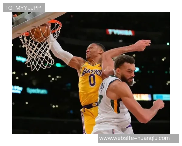 戈贝尔半场表现亮眼高效拿下10分9板3助攻1盖帽助力球队争胜